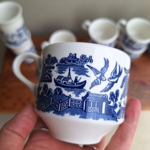 Vintage blue willow pattern Jane Churchill made in England 10 piece set